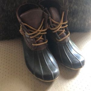 Girls size 2 sperry boots